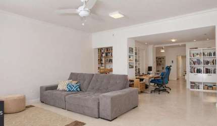 Vende-se amplo apartamento térreo com 3 quartos e 140m² - Rio Branco