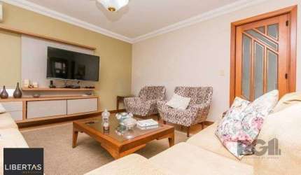Casa de 380m² - 4 dormitórios, 2 suítes, 4 vagas no bairro Bom Jesus