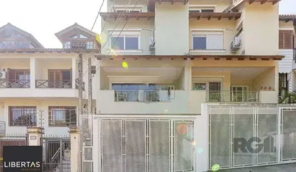 Sobrado no bairro Tristeza com 3 dormitórios sendo 1 suíte e s vagas