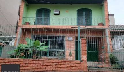 Casa de 130m² com 3 dormitórios no bairro Jardim Botânico.