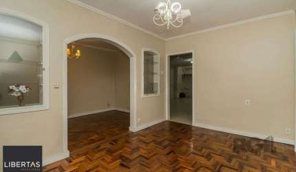 Excelente casa de 389,53m² com 8 dormitórios e 3 vagas.