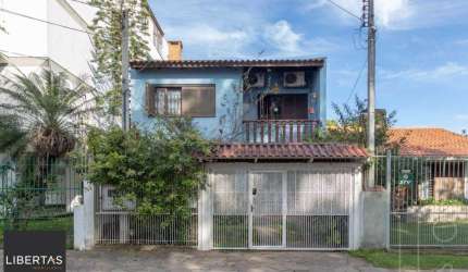 Sobrado para Venda - 241m², 4 dormitórios, sendo 1 suites, 1 vaga - Camaquã