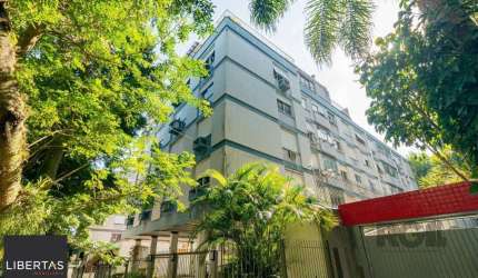 Cobertura de três quartos, suíte e uma vaga de garagem no bairro Higienópolis