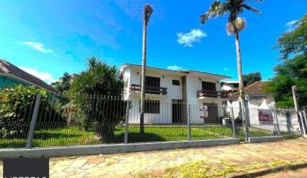Casa com 351,60m2 de área construída em propriedade de 743m2 no Bairro Jardim Ca
