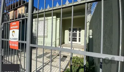Casa para Comprar com 3 dormitórios no bairro Azenha