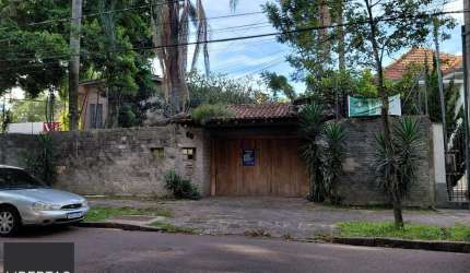 Ampla casa com pátio Bairro Teresópolis