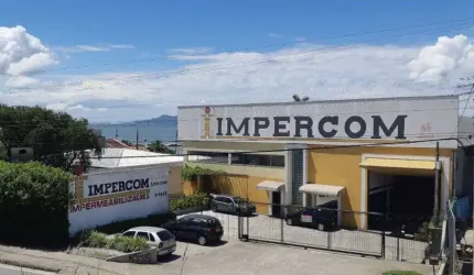 GALPÃO COM 1000 M²  E CASA COM 300 M²