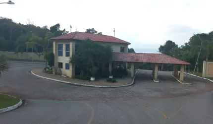 TERRENO COM VISTA LIVRE PARA O MAR E PARA TODA A GRANDE FLORIANÓPOLIS !  Imóvel com área de  671,00