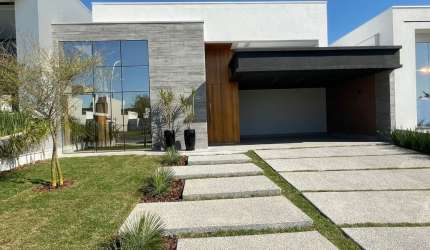 Linda casa a venda no  Condomínio Maria Dulce.
