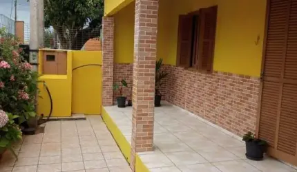 Casa de alvenaria no centro de Pinhal RS
