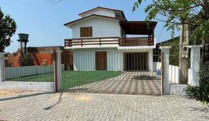 Sobrado com 203,00 m² 4 Dormitórios Av. Perimetral  Centro de Portão - RS.