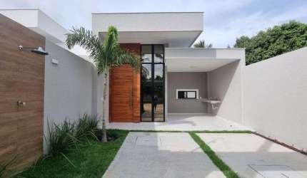 Casas planas com fachada moderna e excelente acabamento! Dispõe de 3 quatros e jardim.
