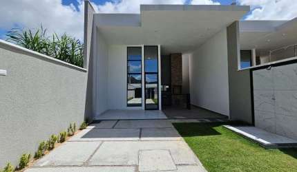 CASA PLANA COM AMPLO ESPAÇO E ÓTIMO ACABAMENTO NO EUSÉBIO! AGENDE SUA VISITA.