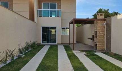 Casas Duplex com área de 93m2, 3 quartos e amplo espaço de terreno. Bairro Coaçu Eusebio!