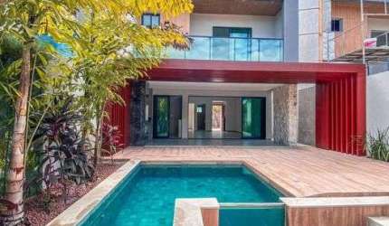 Casas em Condominio com excelente área de lazer e localização! Área de 151m2.