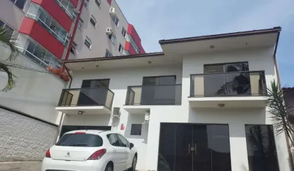 Casa com 4 quartos à venda no Capoeiras, Florianópolis  por R$ 2.200.000