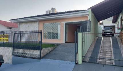 Casa com 3 quartos à venda no Barreiros, São José  por R$ 850.000