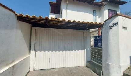Casa com 2 quartos para alugar no Roçado, São José  por R$ 2.850