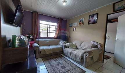 Casa térrea com 3 quartos no Residencial Floresta