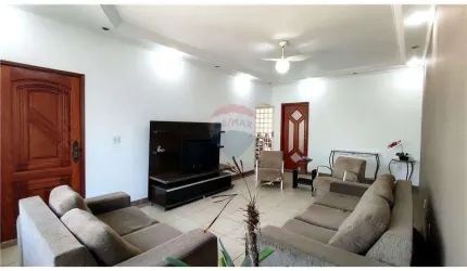 Casa a venda no Jardim Silvania com 3 quartos 2 suítes, 222 m²