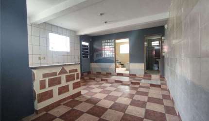 Imóvel com 6 dormitórios e edícula nos fundos em Vila Bordignon