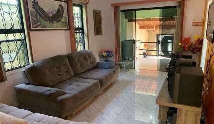 Casa com 3 dormitórios sendo 2 suítes a poucos metros do clube Mogiano em Mogi Mirim