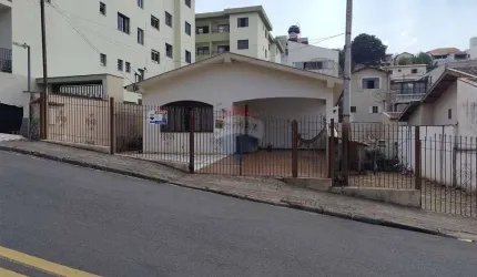 casa a venda de 171 m2, 3 quartos, 10 vagas e piscina  - Centro -Lindoia