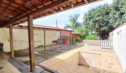 Chácara com casa, galpão e área de lazer para locação, no Machadinho!