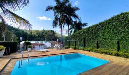 Casa linda e espaçosa, com 5 dormitórios, à venda em Lindóia - SP R$ 695.000,00
