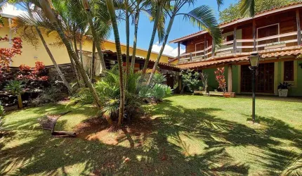 Você encontra um Refúgio de Paz no meio da Natureza, nesta Casa em Condomínio, estilo rústico e aconchegante!!