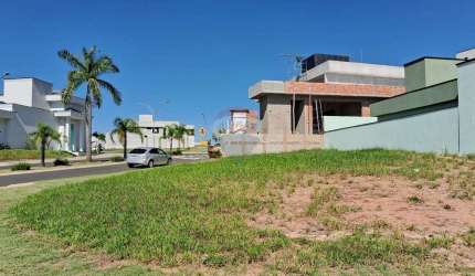 maravilhoso terreno com 429 m² . localizado no condominio flor d´aldeia. com acesso a lojas, supermercados, farmacias, centro de saúde, escolas.