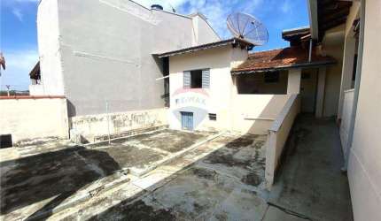 Casa Tradicional de Família à venda, com Edícula e Quintal espaçoso, no Cubatão - Itapira/SP