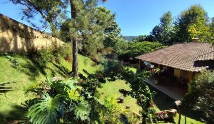Refúgio dos Sonhos! Casa de Campo com Lago de Carpas, Pomar, Orquidário e Muito Mais – 3.000m² de Encanto