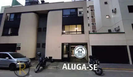 Sobrado quadra-mar a 50 metros da Praia Central