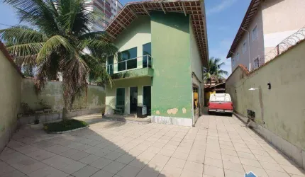 Sobrado no Canto do Forte em Praia Grande SP