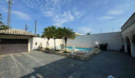 Casa em Guarujá de Alto Padrão com 5 Suítes