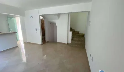 Casa Alta à Venda - 2 Dormitórios (2 Suítes), Garagem e Área Construída de 105 m² - Campo Grande, Santos/SP