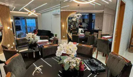 Apartamento no Canto do Forte com 2 Quartos Vista Mar e Lazer Completo