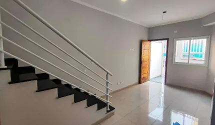 Sobrado à venda na Aviação, Praia Grande – 3 quartos, 2 sacadas, 3 banheiros e 1 vaga – Aceita financiamento