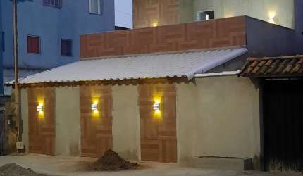 Ótima casa de três quartos próximo ao centro de Unamar