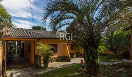 Casa para Venda - 120m², 2 dormitórios, 2 vagas - Lomba do Pinheiro