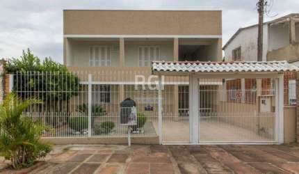 Casa para Venda - 388m², 8 dormitórios, sendo 2 suites, 1 vaga - Rubem Berta
