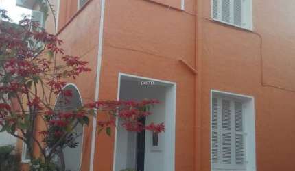 Casa para Venda - 100m², 2 dormitórios, 2 vagas - Menino Deus