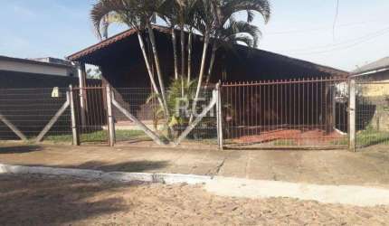 Casa para Venda - 156.65m², 2 dormitórios, 2 vagas - Fiuza