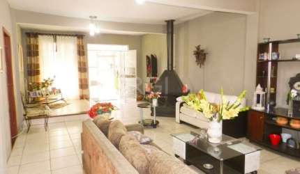 Casa para Venda - 352m², 3 dormitórios, 4 vagas - Chácara das Pedras