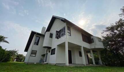 Casa Condominio para Venda - 800m², 3 dormitórios, sendo 1 suites, 2 vagas - Int