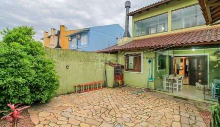 Casa para Venda - 167m², 3 dormitórios, sendo 1 suites, 7 vagas - Hípica