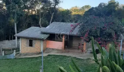 Sítio para Venda - 200m², 2 dormitórios, 4 vagas - Centro