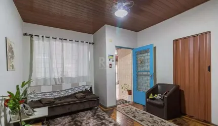 Casa alvenaria com 2 dormitórios no bairro  Sarandi em Porto Alegre