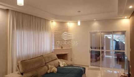 Vende -se Uma Belíssima Casa na Vila Das Flores.